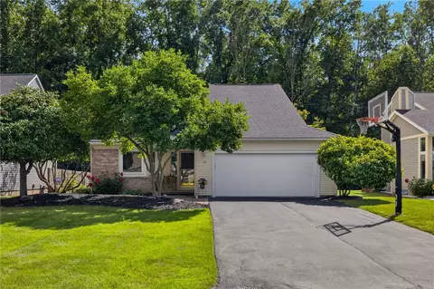 19 Old Winding Ln, Perinton, NY 14450