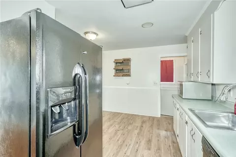 Kitchen - 129 Brookview Dr, Irondequoit, NY 14617 photo 3 of 4