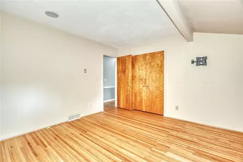 Bedroom - 129 Brookview Dr, Irondequoit, NY 14617 photo 5 of 8
