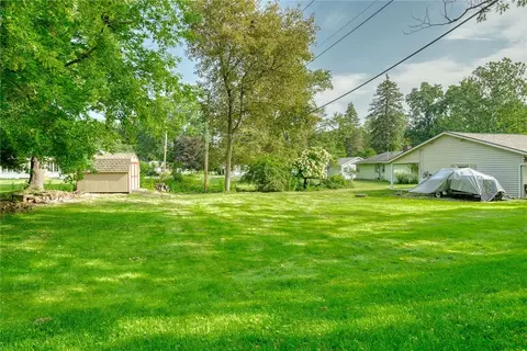 Exterior - 129 Brookview Dr, Irondequoit, NY 14617 photo 3 of 10