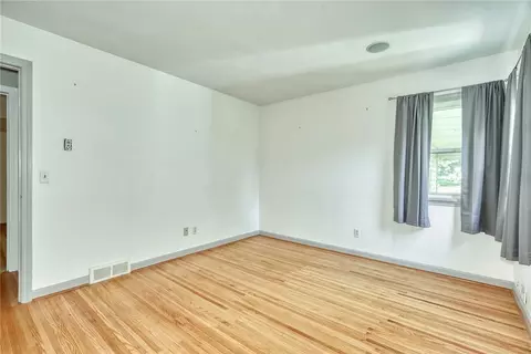 Bedroom - 129 Brookview Dr, Irondequoit, NY 14617 photo 8 of 8