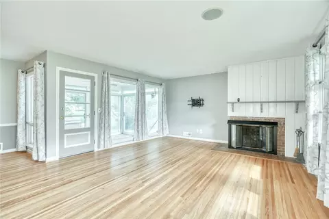 Living - 129 Brookview Dr, Irondequoit, NY 14617 photo 2 of 6