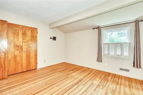 Bedroom - 129 Brookview Dr, Irondequoit, NY 14617 photo 4 of 8