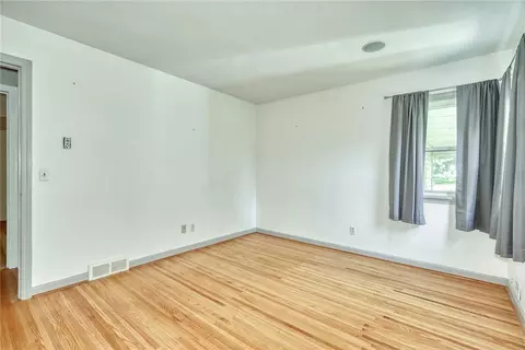 Bedroom - 129 Brookview Dr, Irondequoit, NY 14617 photo 8 of 8