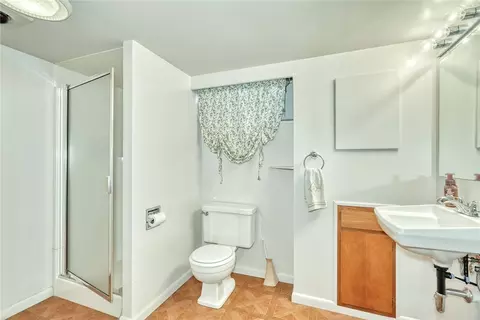 Bath - 129 Brookview Dr, Irondequoit, NY 14617 photo 4 of 4
