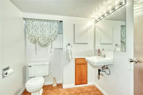 Bath - 129 Brookview Dr, Irondequoit, NY 14617 photo 3 of 4