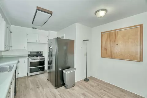 Kitchen - 129 Brookview Dr, Irondequoit, NY 14617 photo 2 of 3