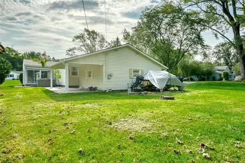 Exterior - 129 Brookview Dr, Irondequoit, NY 14617 photo 4 of 10