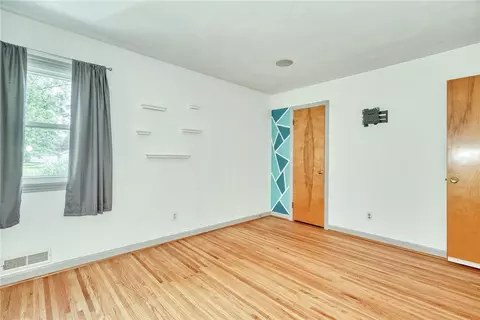 Bedroom - 129 Brookview Dr, Irondequoit, NY 14617 photo 7 of 8