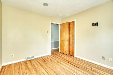 Bedroom - 129 Brookview Dr, Irondequoit, NY 14617 photo 3 of 8