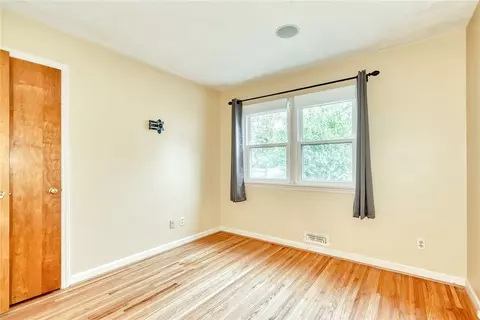 Bedroom - 129 Brookview Dr, Irondequoit, NY 14617 photo 2 of 8