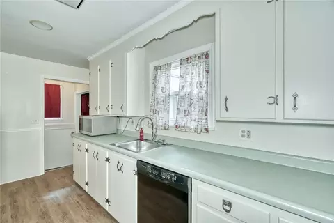 Kitchen - 129 Brookview Dr, Irondequoit, NY 14617 photo 4 of 4