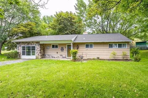 95 Castle Rd, Rochester, NY 14623