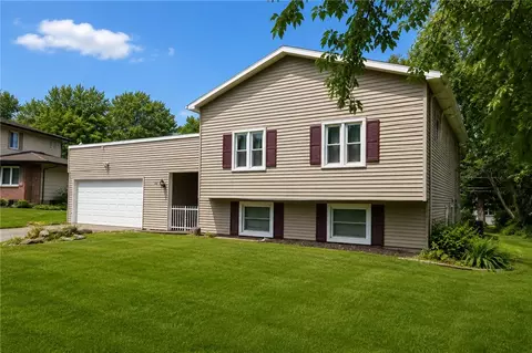 72 Cherry Creek Ln, Greece, NY 14626