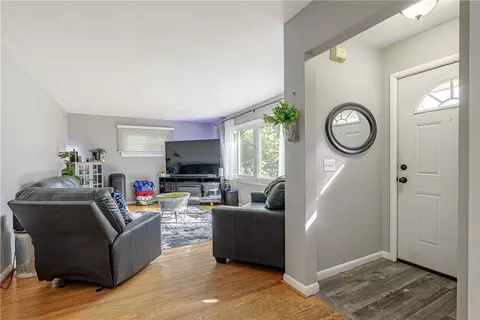 Entry Way - 25 Dorington Rd, Irondequoit, NY 14609 photo 2 of 5