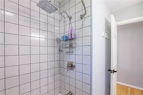 Bath - 25 Dorington Rd, Irondequoit, NY 14609 photo 2 of 3