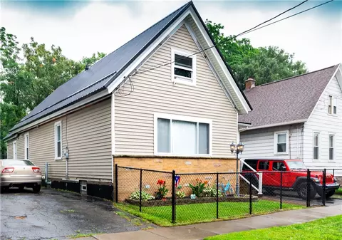 6 Woodrow St, Rochester, NY 14606