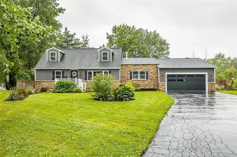 318 Valiant Dr, Rochester, NY 14623