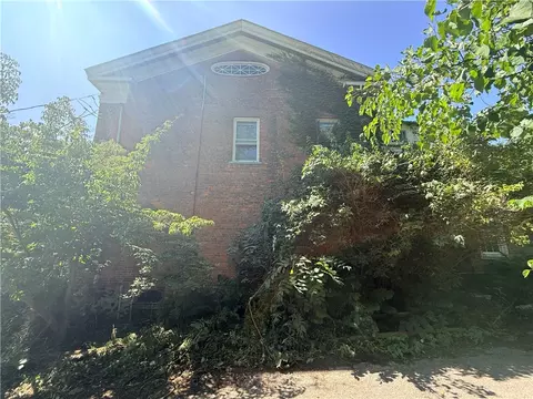 Exterior - 101 Broad St, Lyons, NY 14489 photo 5 of 10
