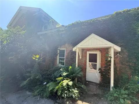 Exterior - 101 Broad St, Lyons, NY 14489 photo 4 of 10