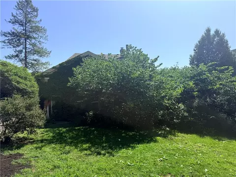 Exterior - 101 Broad St, Lyons, NY 14489 photo 9 of 10