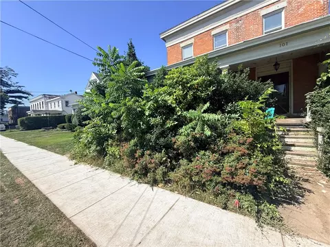 Exterior - 101 Broad St, Lyons, NY 14489 photo 3 of 10