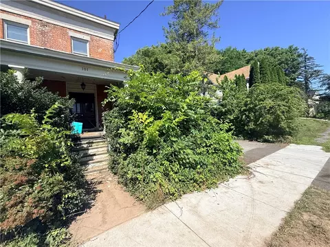Exterior - 101 Broad St, Lyons, NY 14489 photo 2 of 10