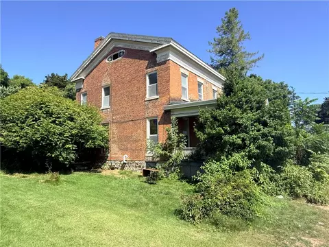 Exterior - 101 Broad St, Lyons, NY 14489 photo 7 of 10