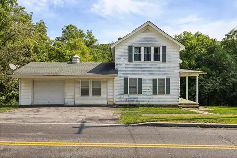 Exterior - 68 Maple St, Lyons, NY 14489 photo 4 of 5
