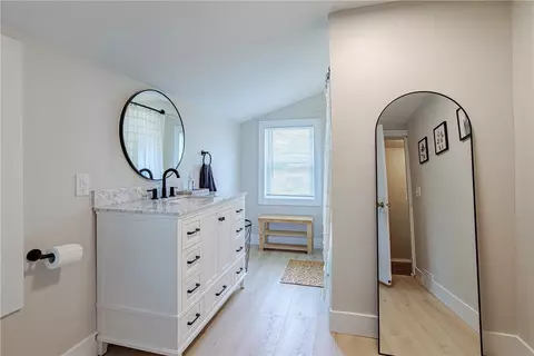 Bath - 540 Helendale Rd, Irondequoit, NY 14609 photo 1 of 3