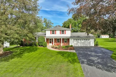 26 Bunker Hill Dr, Rochester, NY 14625