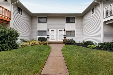 677 Eastbrooke Ln, Rochester, NY 14618