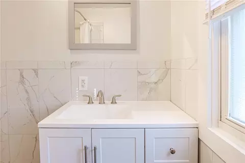 Bath - 75 Garford Rd, Irondequoit, NY 14622 photo 2 of 5