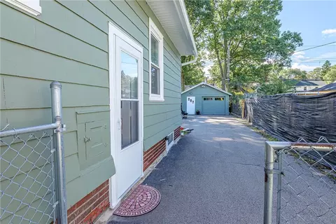 Exterior - 75 Garford Rd, Irondequoit, NY 14622 photo 9 of 12