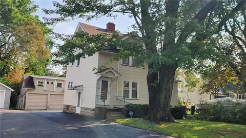 20 Surrey Rd, Greece, NY 14616
