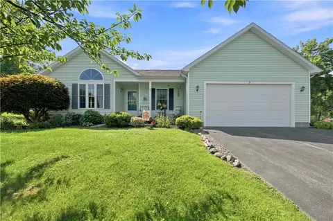 5 Wedgewood Ct, Brockport, NY 14420