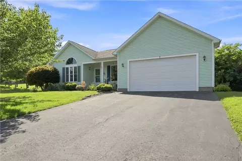 5 Wedgewood Ct, Brockport, NY 14420