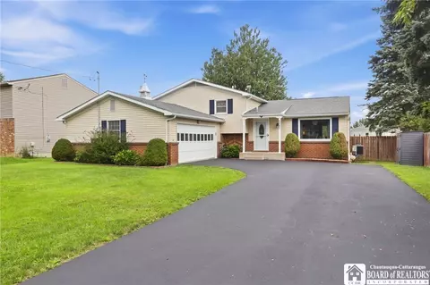 3062 Cloverbank Rd, Hamburg, NY 14075