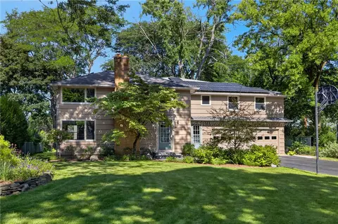 91 Glenhill Dr, Rochester, NY 14618