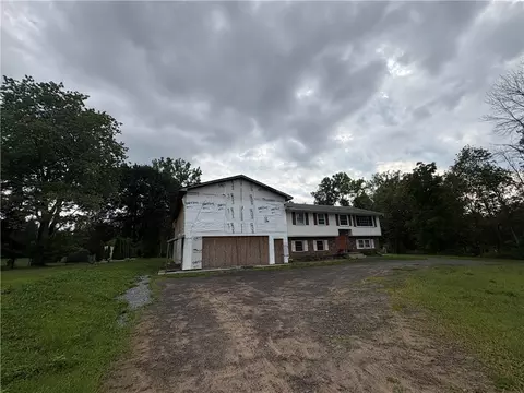 776 Lake Rd, Ontario, NY 14519