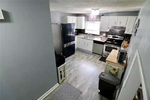 Entry Way - 80 Reddick Ln, Ogden, NY 14624 photo 2 of 4