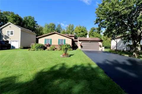 80 Reddick Ln, Ogden, NY 14624