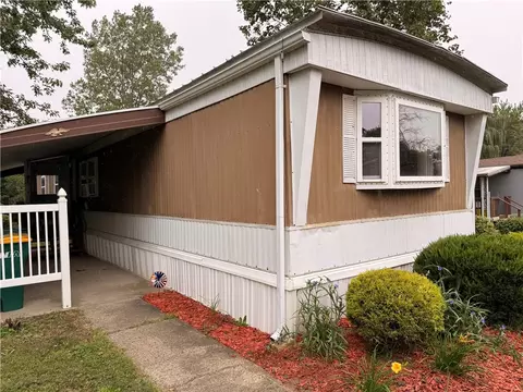 223 Crabapple Dr, Canandaigua, NY 14424