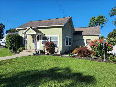 37 Maple St, Auburn, NY 13021