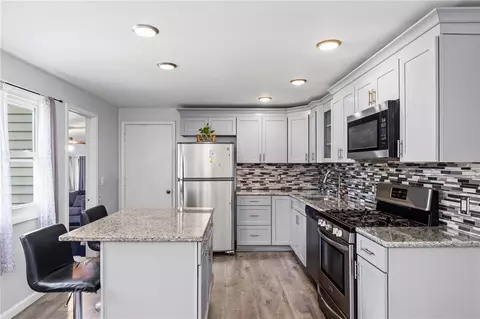 Kitchen - 450 Eileen Dr, Greece, NY 14616 photo 2 of 4