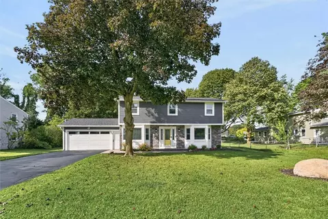 39 Heatherwood Rd, Perinton, NY 14450