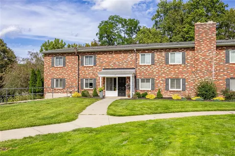 1 Lost Mountain Trl, Rochester, NY 14625