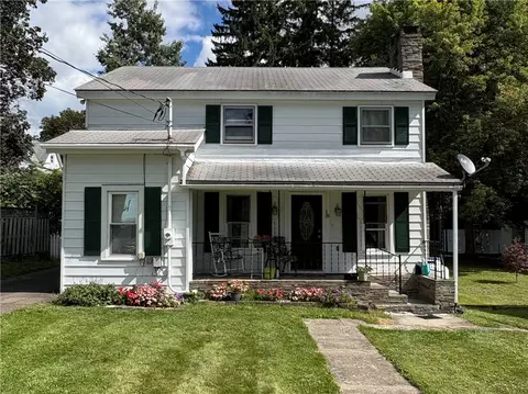 18 Taylor St, Oxford, NY 13830