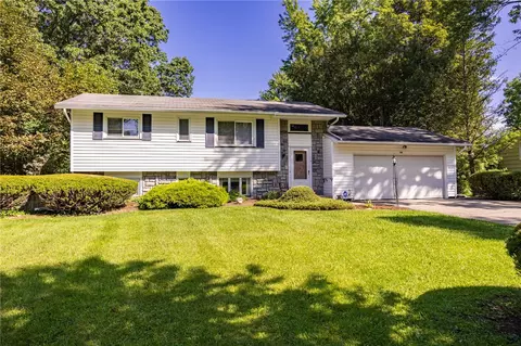 48 Old Pond Rd, Rochester, NY 14625