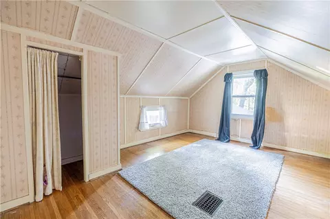 Bedroom - 10 Scenic View Dr, Irondequoit, NY 14622 photo 4 of 4